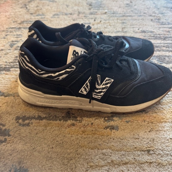 New Balance Sneakers Women's 8.5 Black Animal Print Leather 997H - Picture 3 of 6